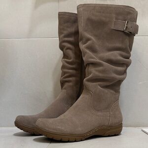 G.H. Bass & Co. Taupe Suede Winter Boots Size 6.5 Slouched